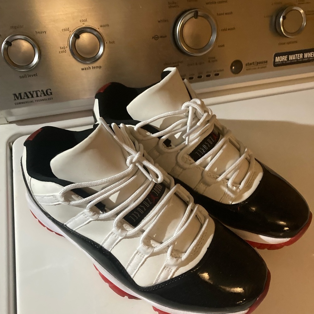 Jordan 11 Low Concord Breds